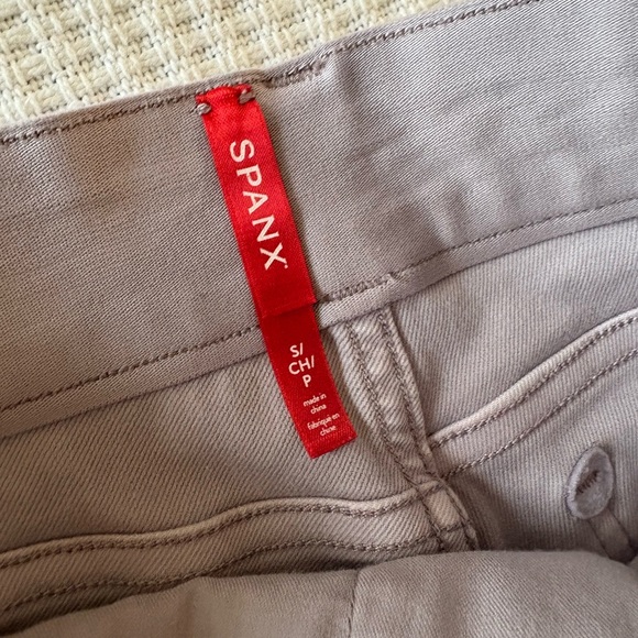 Spanx 5” Stretch Twill Short in Light Orchid - Picture 4 of 6